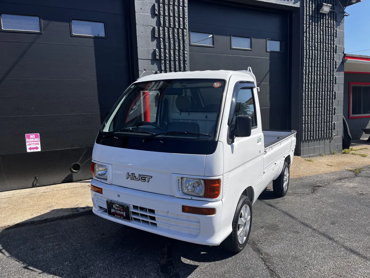 1998 Daihatsu Hijet, a Kei Truck, for sale at Northeast Auto Imports in Hudson, NH (photo 2 of 33)