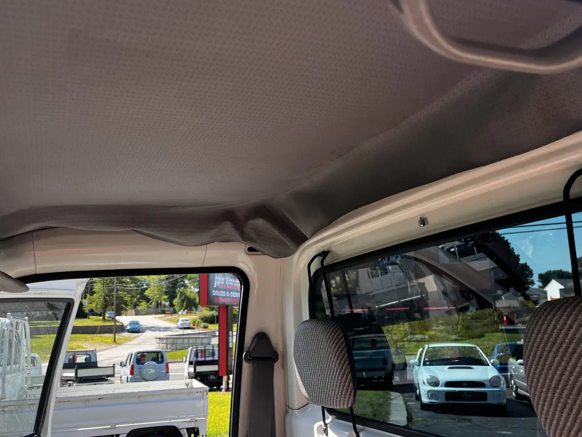 1998 Daihatsu Hijet, a Kei Truck, for sale at Northeast Auto Imports in Hudson, NH (photo 20 of 33)