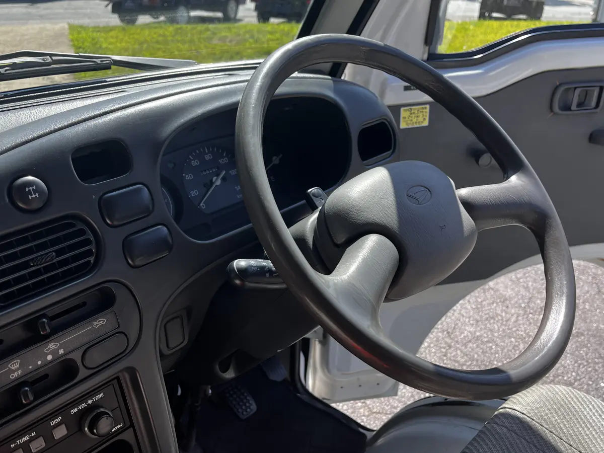 1998 Daihatsu Hijet, a Kei Truck, for sale at Northeast Auto Imports in Hudson, NH (photo 23 of 33)