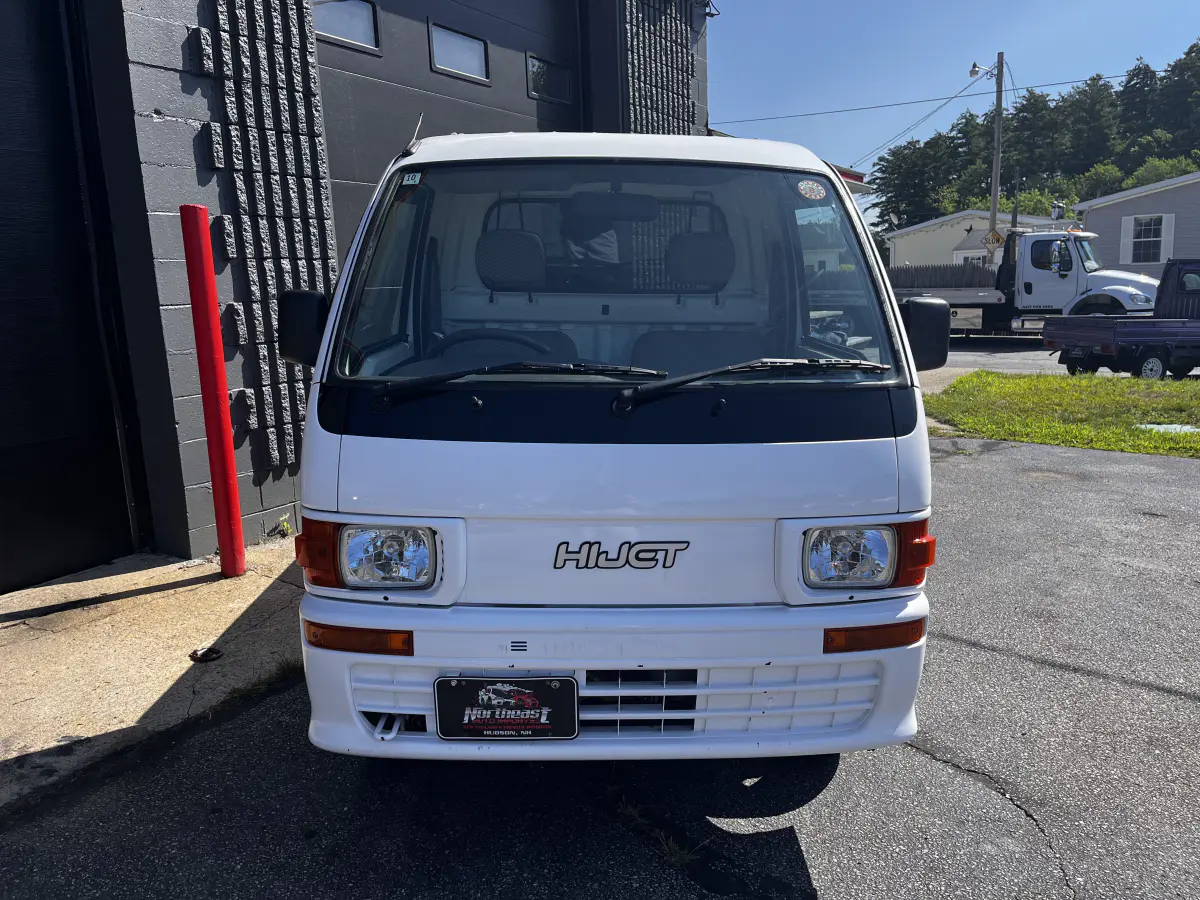 1998 Daihatsu Hijet, a Kei Truck, for sale at Northeast Auto Imports in Hudson, NH (photo 3 of 33)