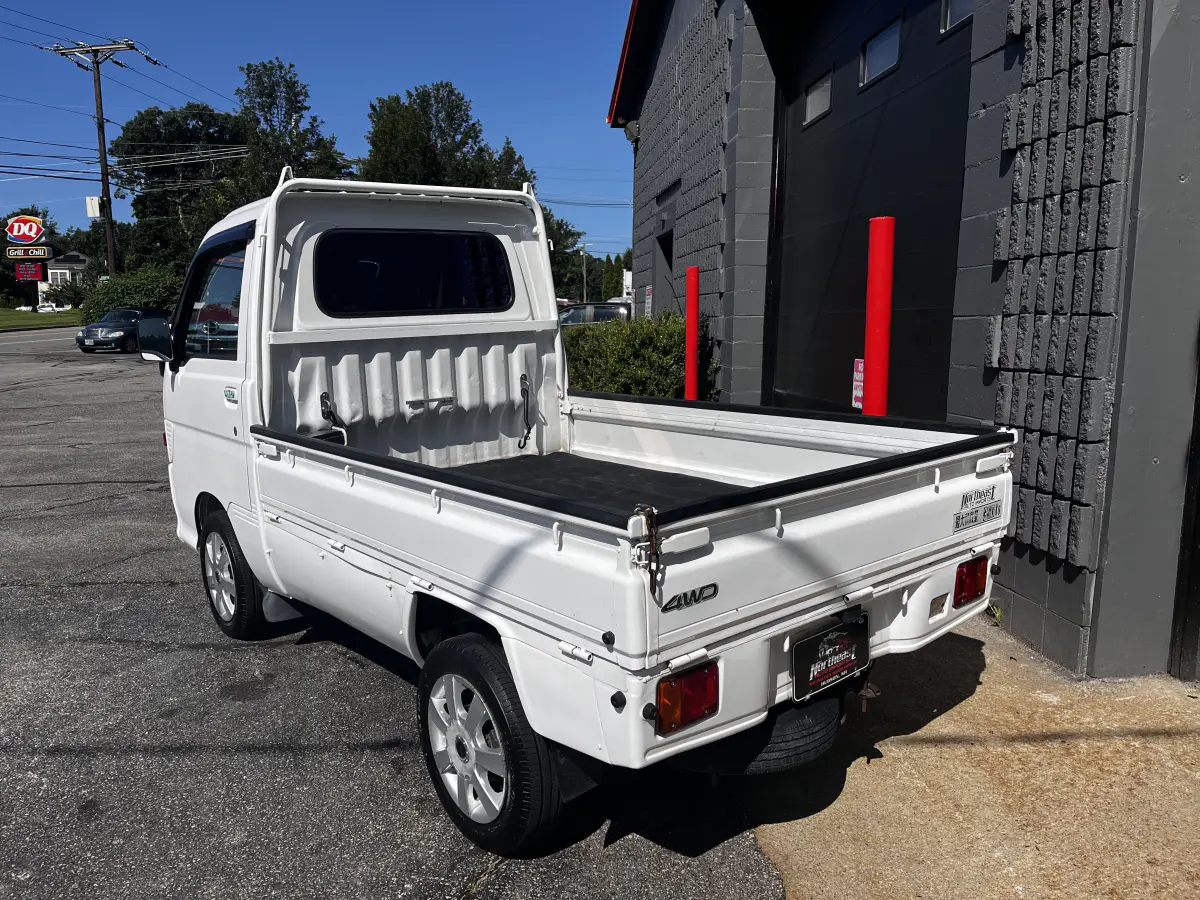 1998 Daihatsu Hijet, a Kei Truck, for sale at Northeast Auto Imports in Hudson, NH (photo 5 of 33)