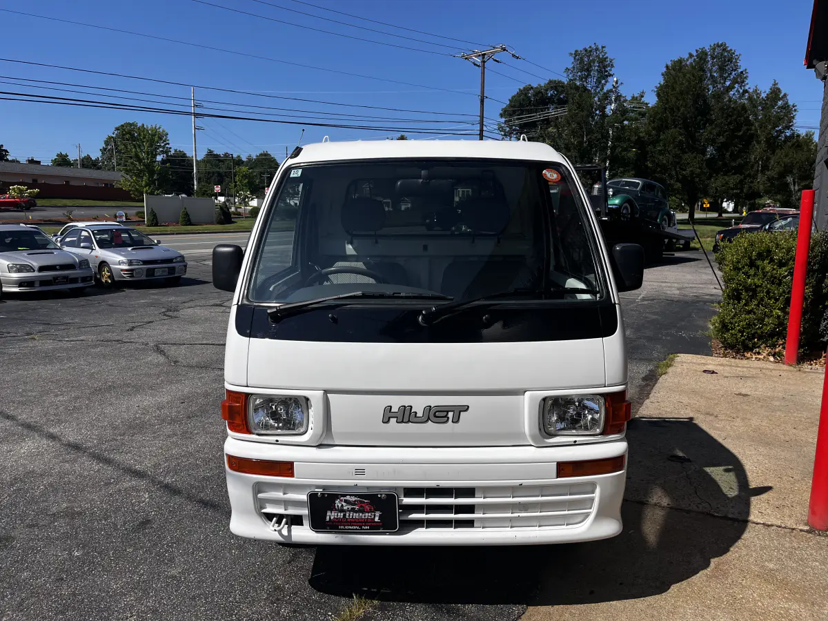 1998 Daihatsu Hijet, a Kei Truck, for sale at Northeast Auto Imports in Hudson, NH (photo 7 of 33)