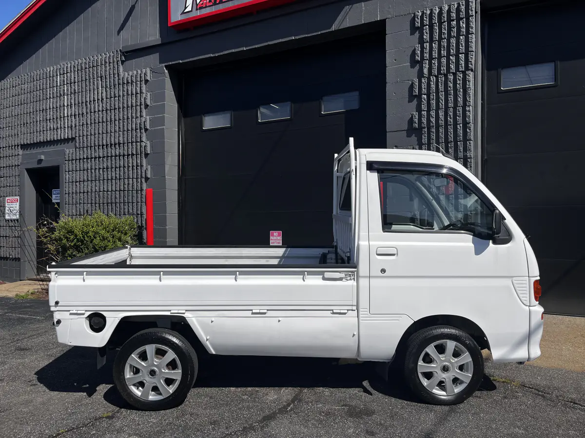 1998 Daihatsu Hijet, a Kei Truck, for sale at Northeast Auto Imports in Hudson, NH (photo 9 of 33)