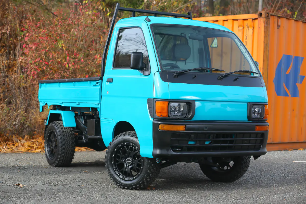 1998 Daihatsu Hijet Scissor Dump, a Kei Truck, for sale at Street Legal Mini Trucks in Philadelphia, PA (photo 11 of 12)