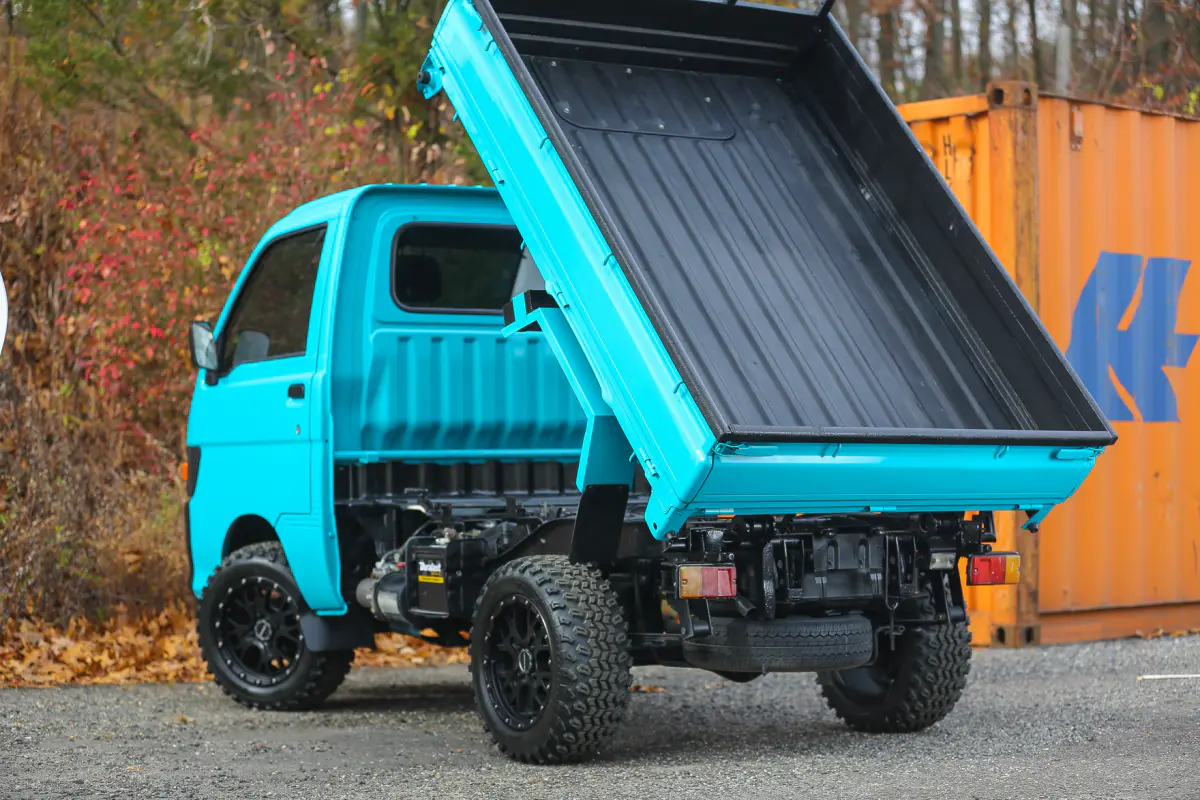 1998 Daihatsu Hijet Scissor Dump, a Kei Truck, for sale at Street Legal Mini Trucks in Philadelphia, PA (photo 4 of 12)