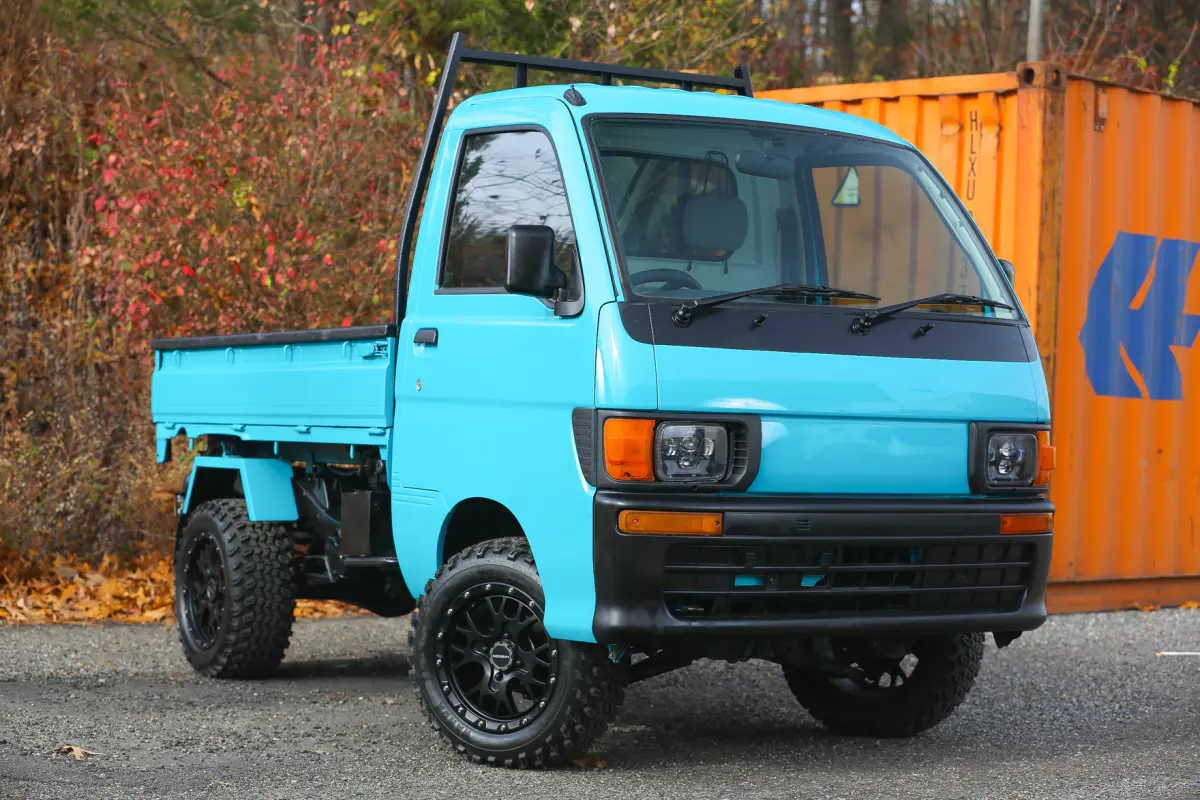 1998 Daihatsu Hijet Scissor Dump, a Kei Truck, for sale at Street Legal Mini Trucks in Philadelphia, PA (photo 5 of 12)