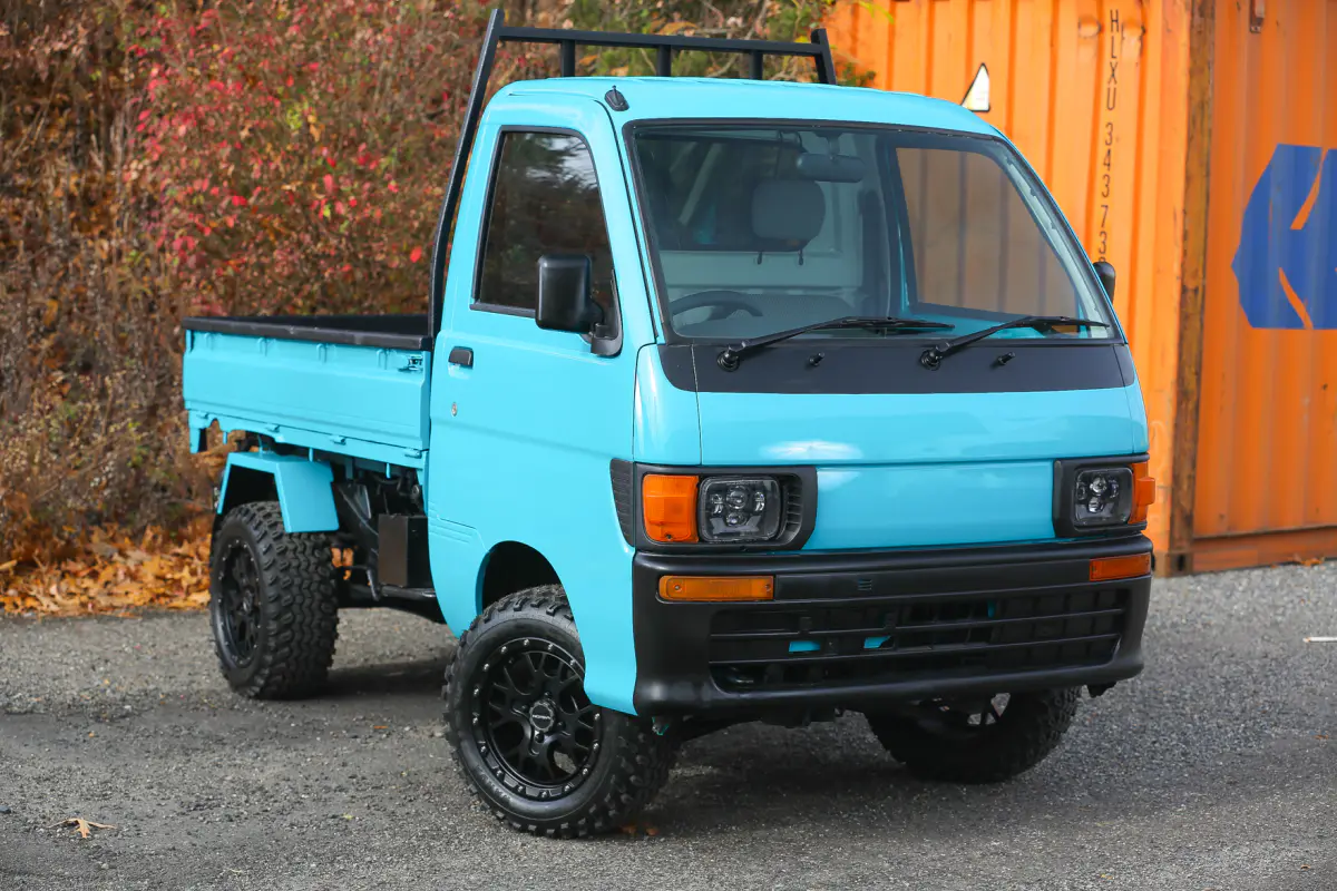 1998 Daihatsu Hijet Scissor Dump, a Kei Truck, for sale at Street Legal Mini Trucks in Philadelphia, PA (photo 9 of 12)