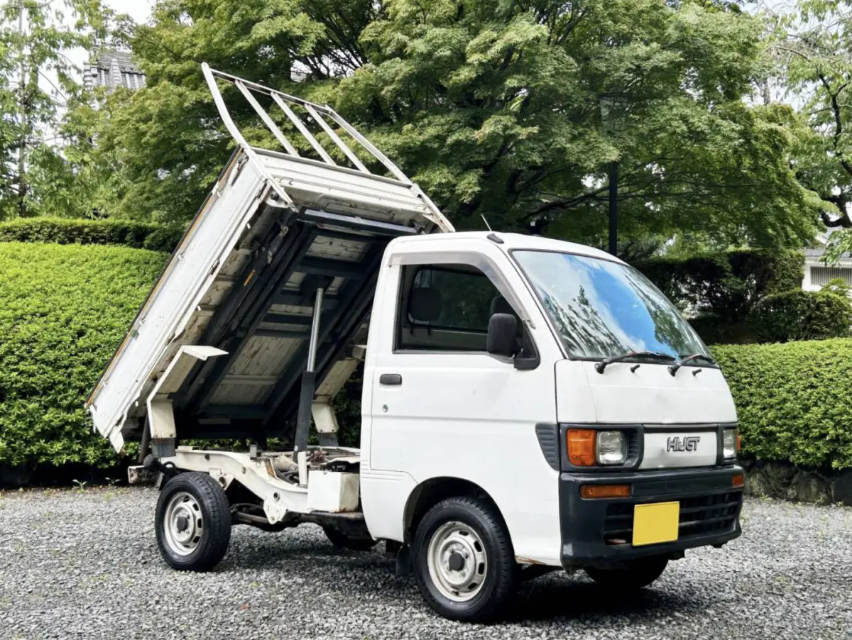 1998 Daihatsu Hijet Scissor Dump, a Kei Truck, for sale at Street Legal Mini Trucks in Philadelphia, PA (photo 2 of 10)