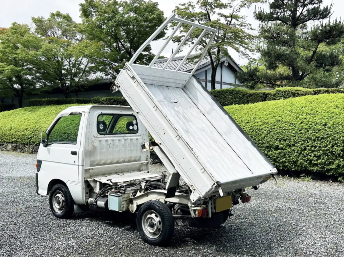 1998 Daihatsu Hijet Scissor Dump, a Kei Truck, for sale at Street Legal Mini Trucks in Philadelphia, PA (photo 5 of 10)