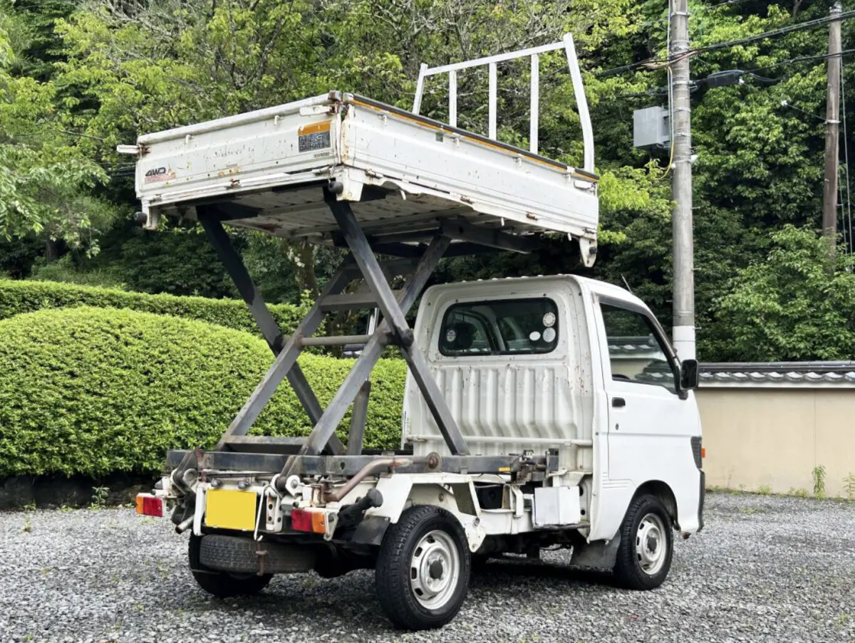 1998 Daihatsu Hijet Scissor Dump, a Kei Truck, for sale at Street Legal Mini Trucks in Philadelphia, PA (photo 6 of 10)