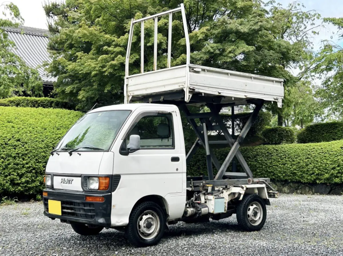 1998 Daihatsu Hijet Scissor Dump, a Kei Truck, for sale at Street Legal Mini Trucks in Philadelphia, PA (photo 7 of 10)