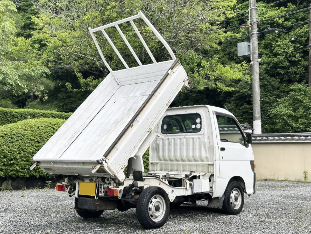 1998 Daihatsu Hijet Scissor Dump, a Kei Truck, for sale at Street Legal Mini Trucks in Philadelphia, PA (photo 9 of 10)