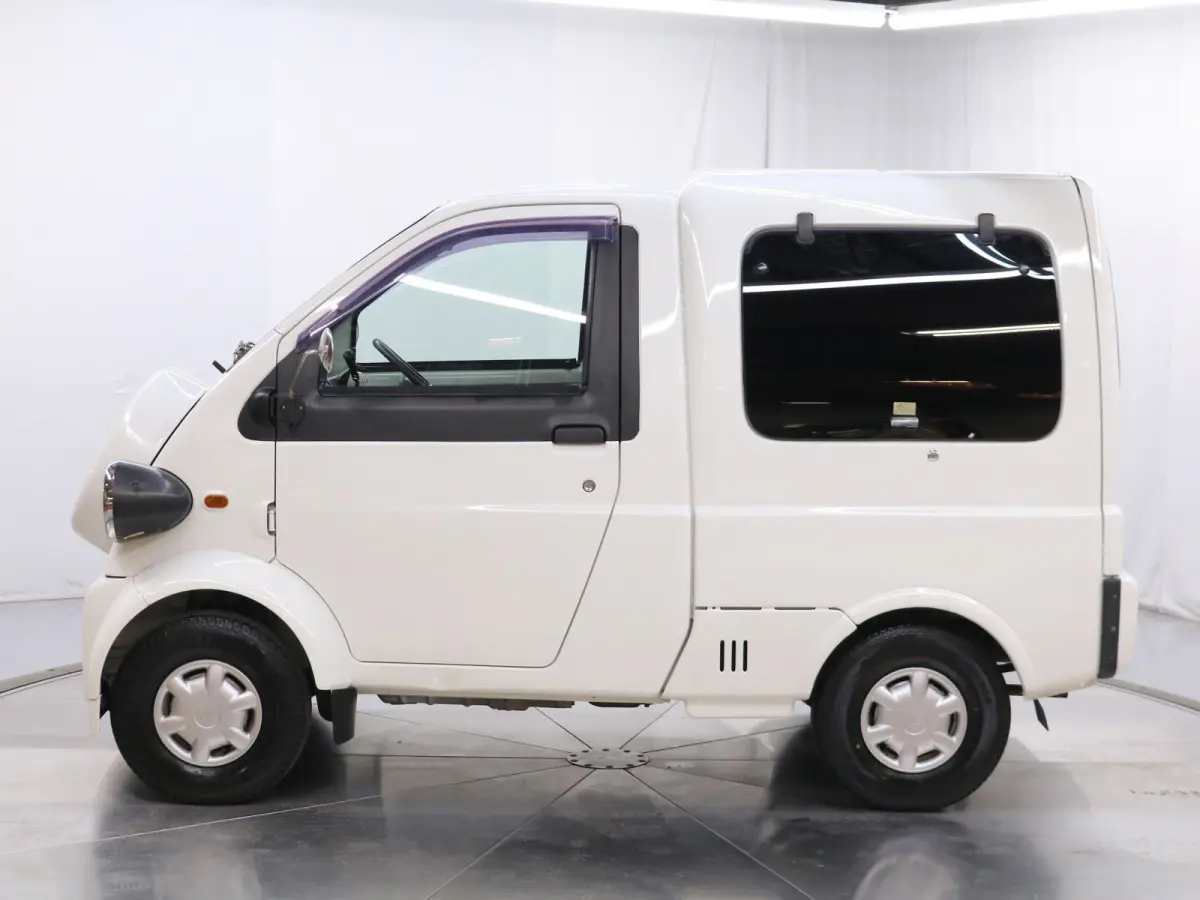 1998 Daihatsu Midget II Cargo, a white Kei Truck, for sale at Duncan Imports & Classic Cars in Christiansburg, VA (photo 4 of 49)