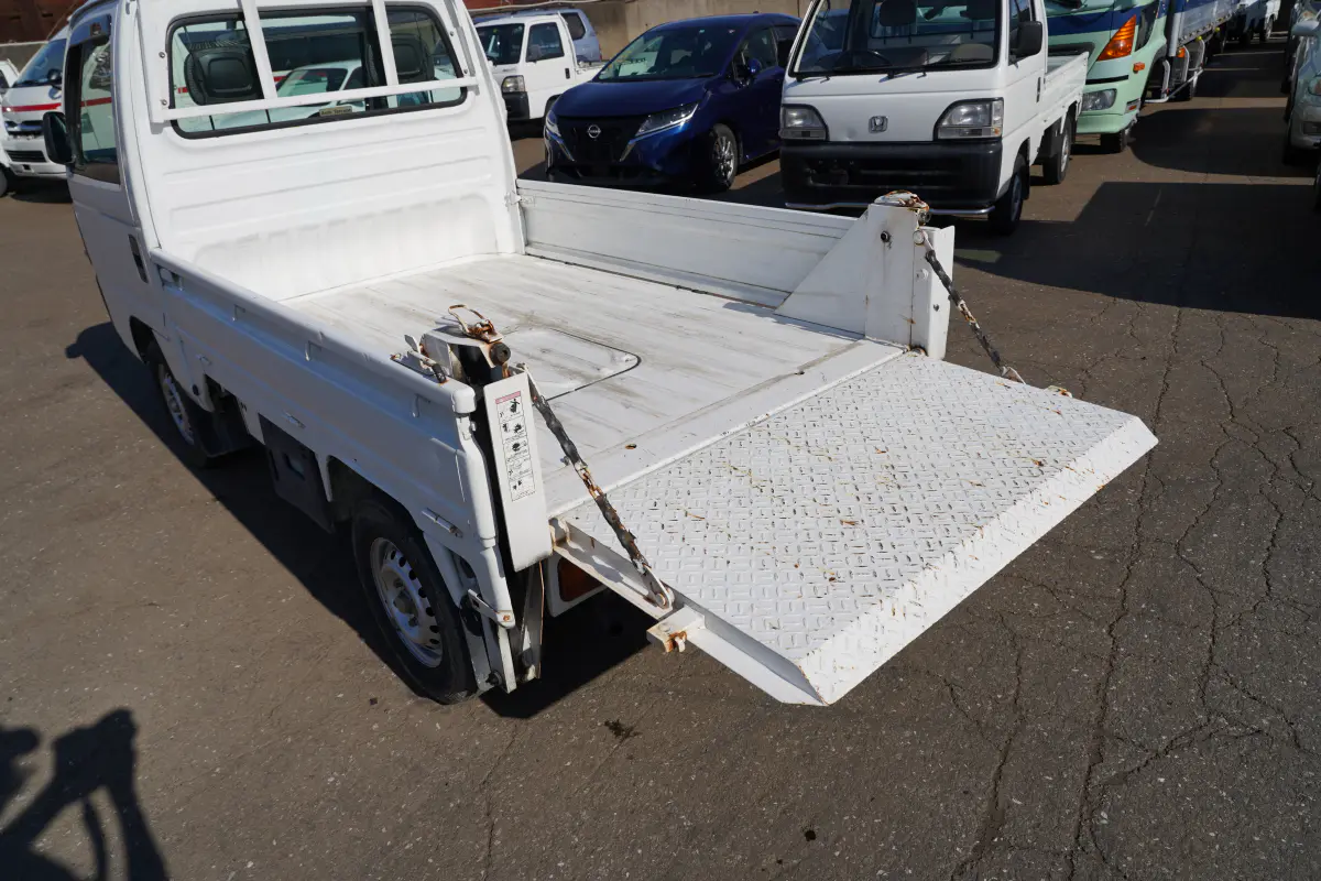 1998 Honda Acty, a Kei Truck, for sale at Northeast Auto Imports in Hudson, NH (photo 18 of 20)