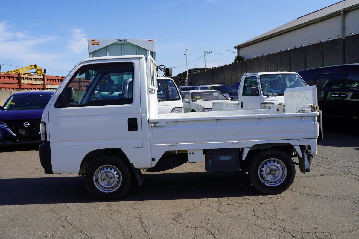 1998 Honda Acty, a Kei Truck, for sale at Northeast Auto Imports in Hudson, NH (photo 8 of 20)
