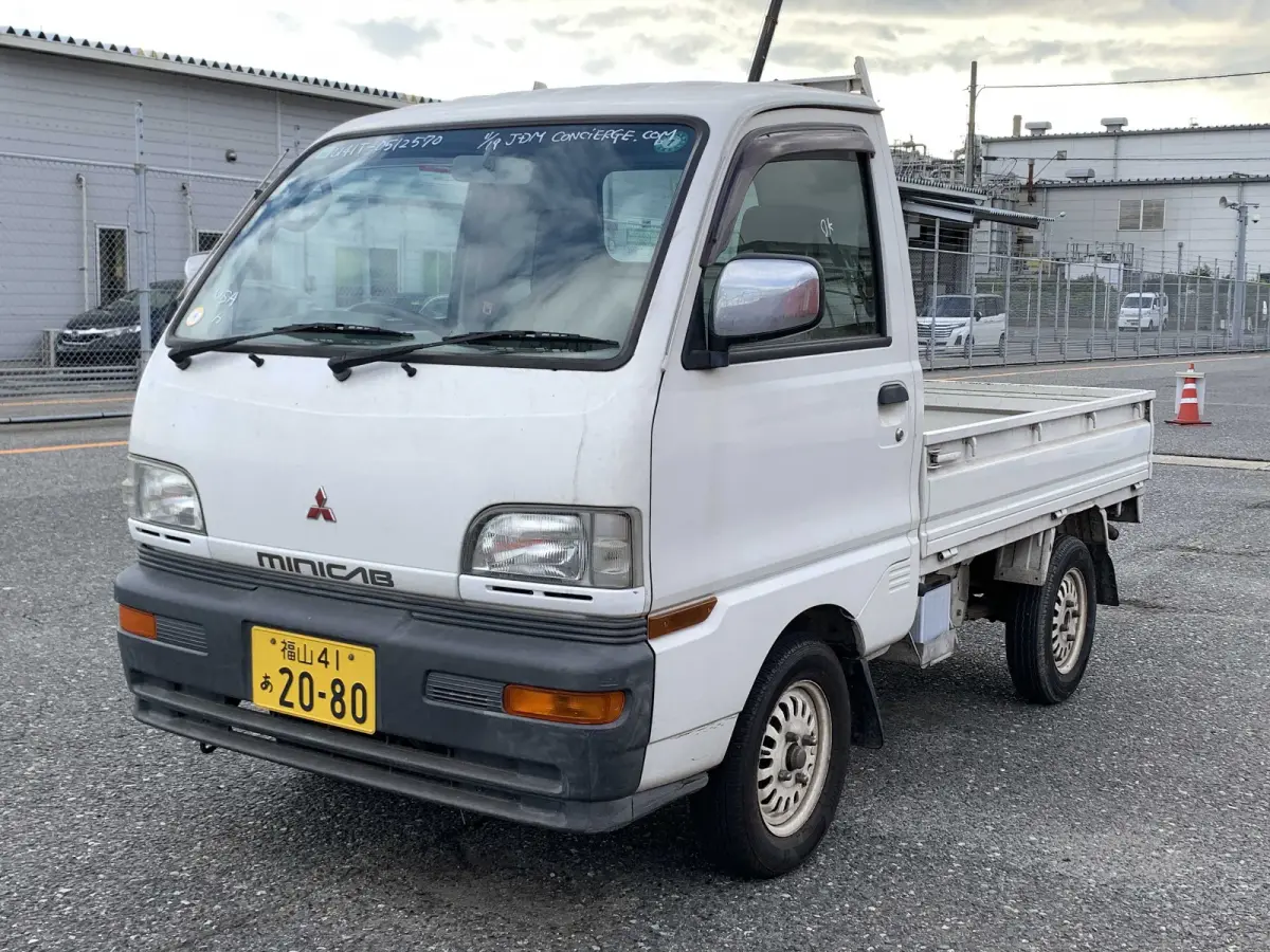 1998 Mitsubishi Minicab, 2WD + AC, a Kei Truck, for sale at Sunshine Imports in Austin, TX (photo 2 of 11)