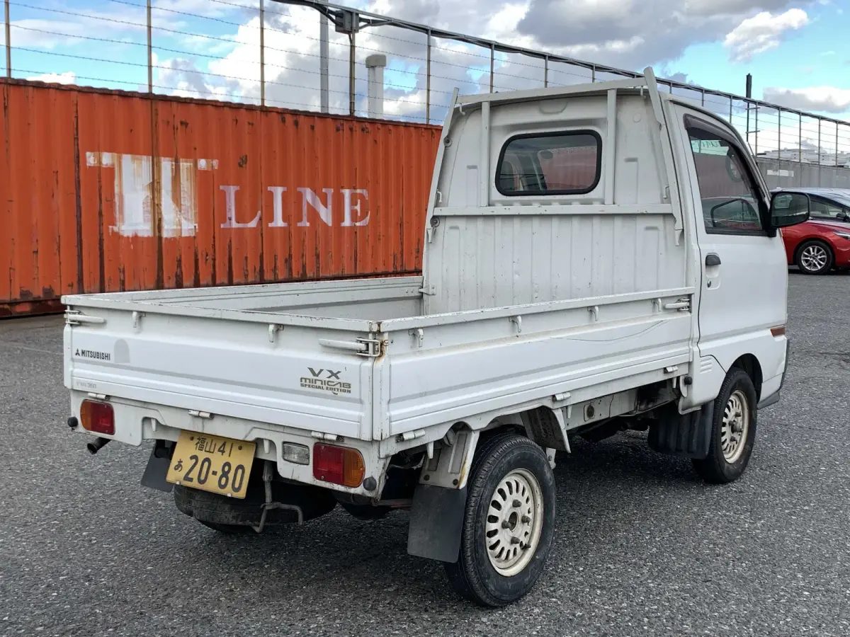 1998 Mitsubishi Minicab, 2WD + AC, a Kei Truck, for sale at Sunshine Imports in Austin, TX (photo 4 of 11)