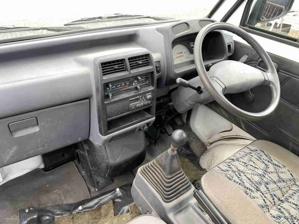 1998 Mitsubishi Minicab, 2WD + AC, a Kei Truck, for sale at Sunshine Imports in Austin, TX (photo 7 of 11)