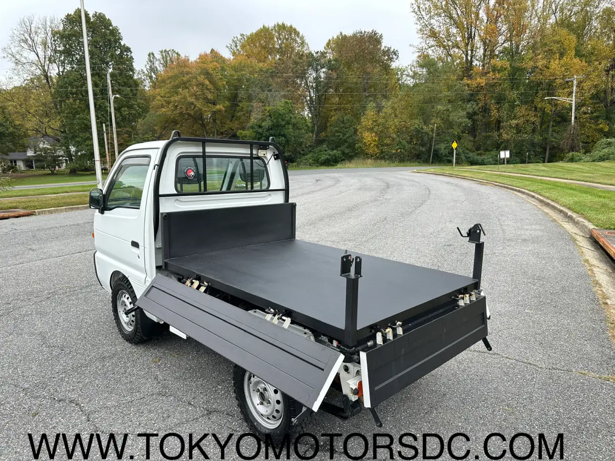 1998 Suzuki Carry 3-way Dump 4WD, a Kei Truck, for sale at Tokyo Motors DC in Boyds, MD (photo 8 of 12)