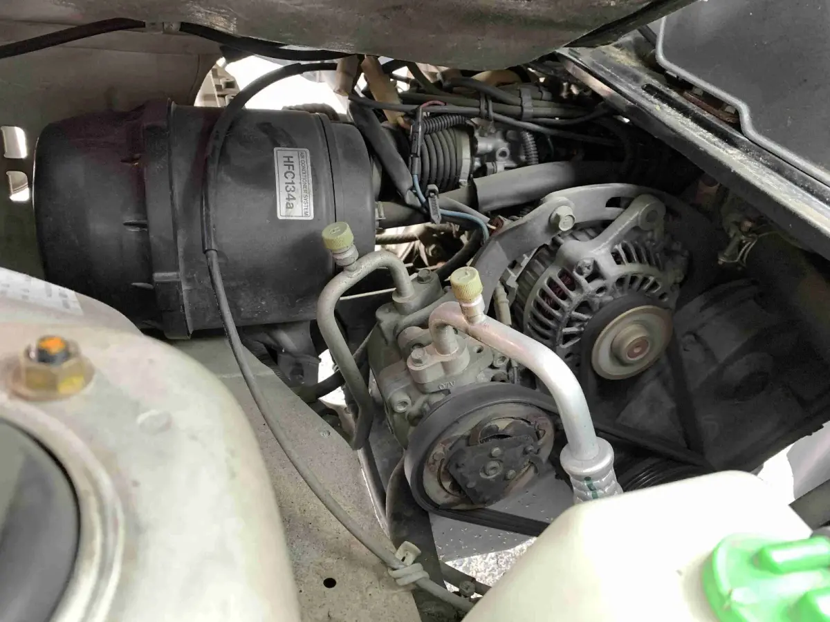 1998 Suzuki Carry, 4WD + AC, a Kei Truck, for sale at Sunshine Imports in Austin, TX (photo 10 of 12)