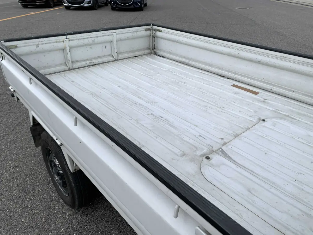 1998 Suzuki Carry, 4WD + AC, a Kei Truck, for sale at Sunshine Imports in Austin, TX (photo 5 of 12)