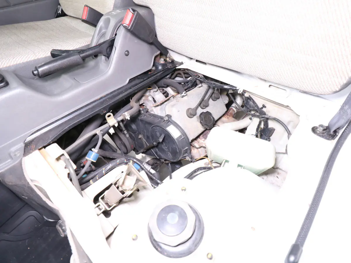 1998 Suzuki Carry, a white Kei Truck, for sale at Duncan Imports & Classic Cars in Christiansburg, VA (photo 21 of 47)