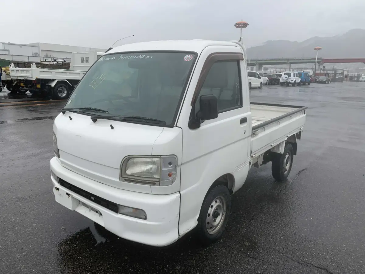 1999 Daihatsu Hijet, 2WD + AC, a Kei Truck, for sale at Sunshine Imports in Austin, TX (photo 2 of 11)