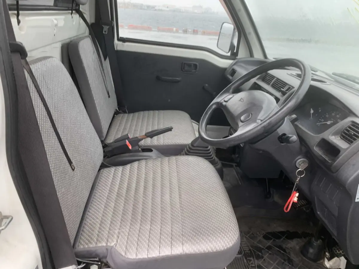 1999 Daihatsu Hijet, 2WD + AC, a Kei Truck, for sale at Sunshine Imports in Austin, TX (photo 4 of 11)