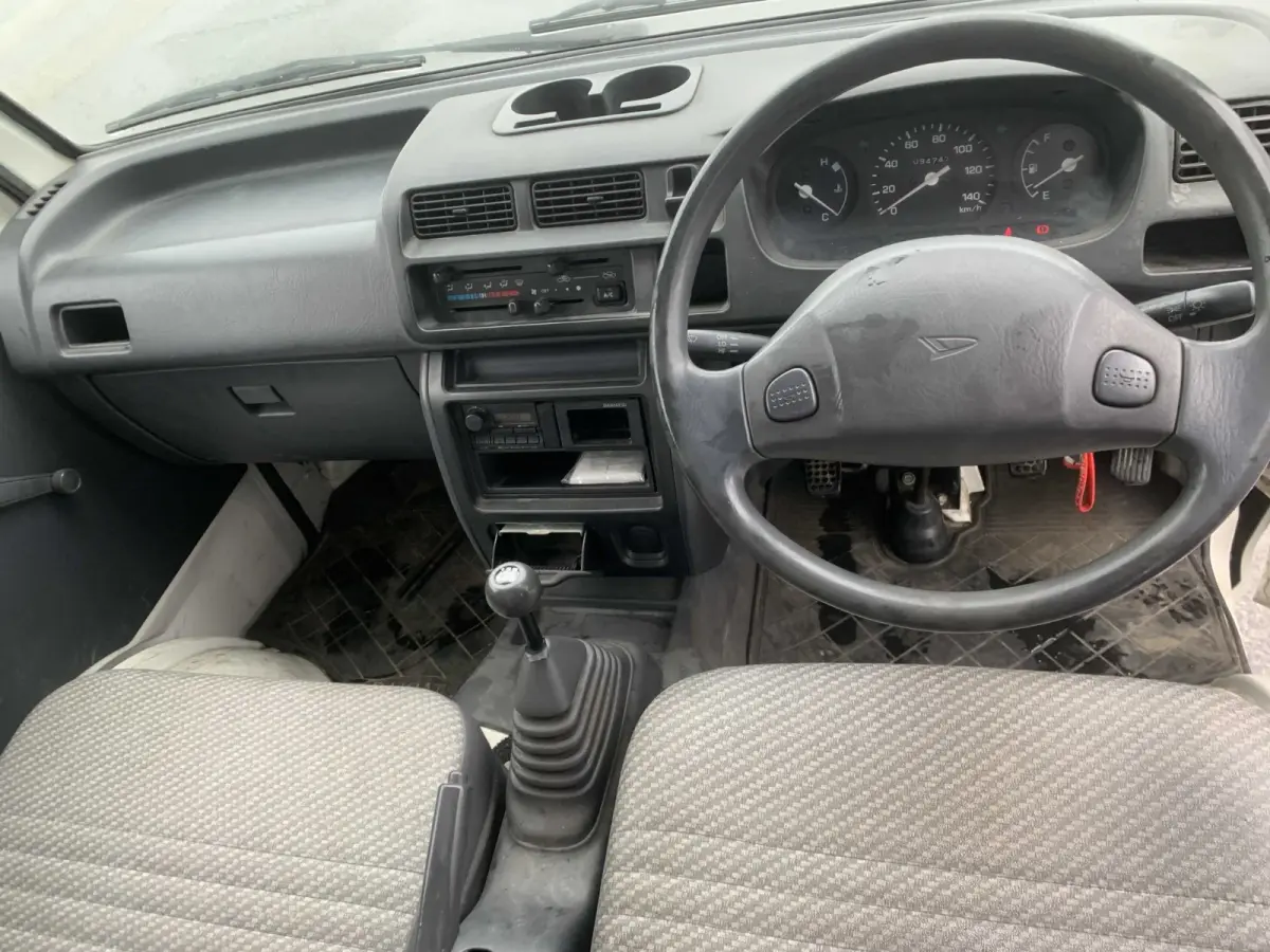 1999 Daihatsu Hijet, 2WD + AC, a Kei Truck, for sale at Sunshine Imports in Austin, TX (photo 5 of 11)