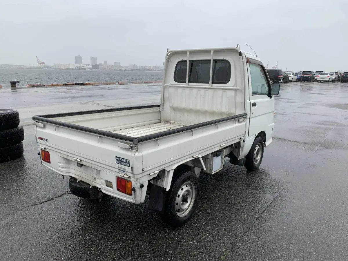 1999 Daihatsu Hijet, 2WD + AC, a Kei Truck, for sale at Sunshine Imports in Austin, TX (photo 6 of 11)