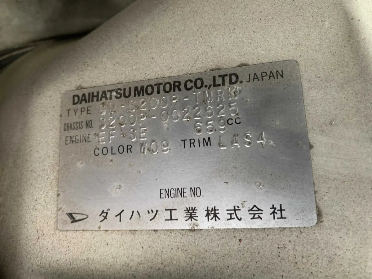 1999 Daihatsu Hijet, 2WD + AC, a Kei Truck, for sale at Sunshine Imports in Austin, TX (photo 9 of 11)