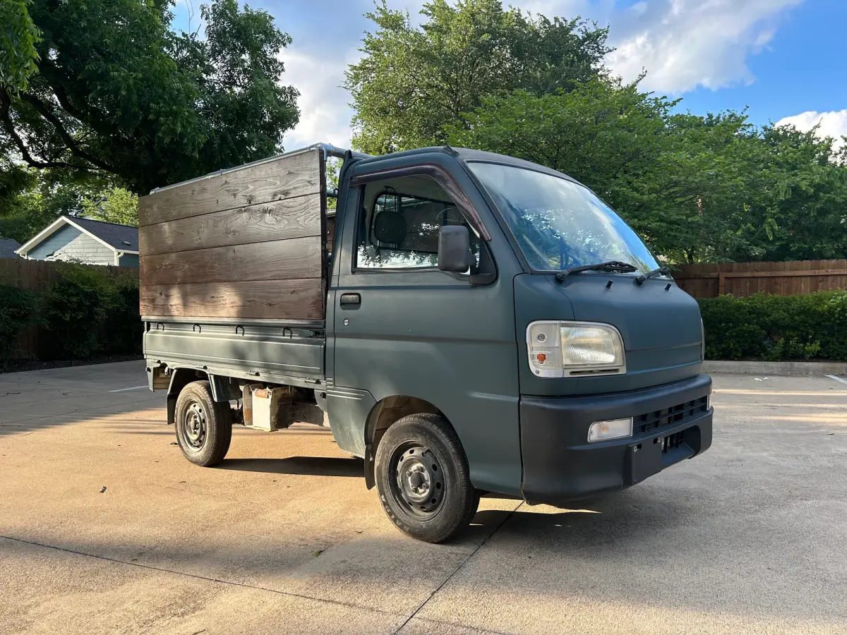 1999 Daihatsu Hijet, 2WD + AC, a Kei Truck, for sale at Sunshine Imports in Austin, TX (photo 1 of 9)