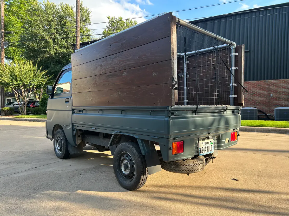 1999 Daihatsu Hijet, 2WD + AC, a Kei Truck, for sale at Sunshine Imports in Austin, TX (photo 5 of 9)