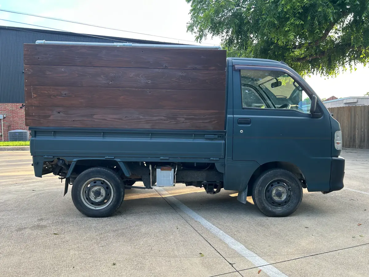 1999 Daihatsu Hijet, 2WD + AC, a Kei Truck, for sale at Sunshine Imports in Austin, TX (photo 7 of 9)
