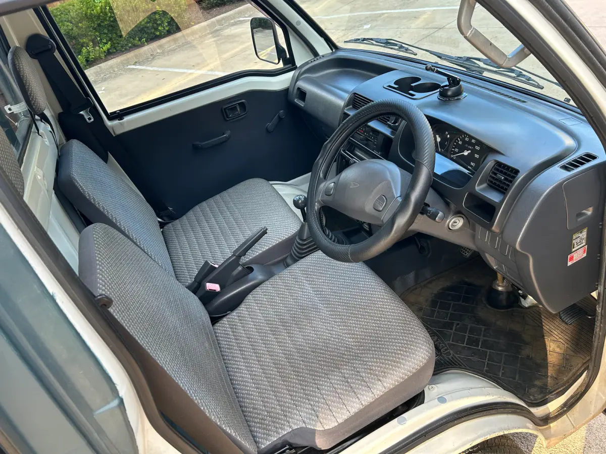 1999 Daihatsu Hijet, 2WD + AC, a Kei Truck, for sale at Sunshine Imports in Austin, TX (photo 8 of 9)
