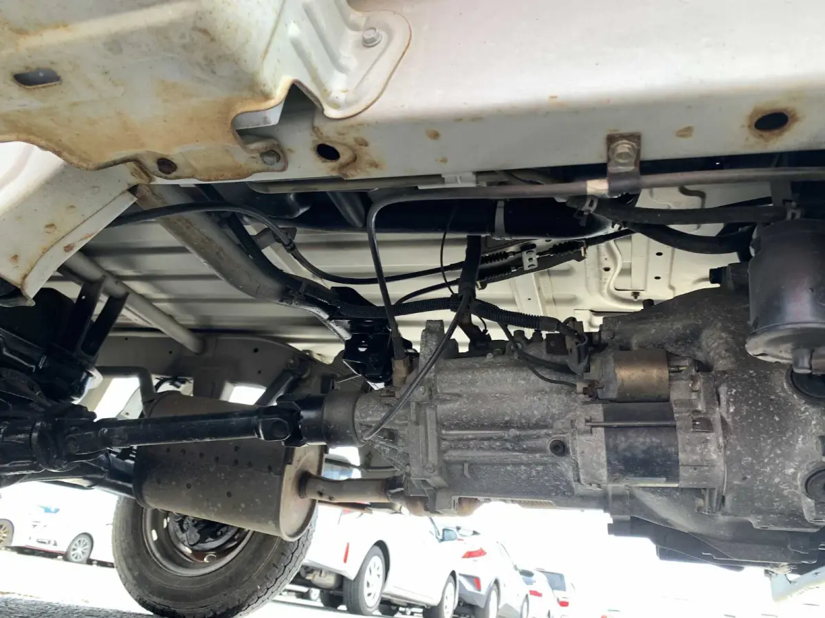 1999 Daihatsu Hijet, 2WD and AC, a Kei Truck, for sale at Sunshine Imports in Austin, TX (photo 10 of 11)