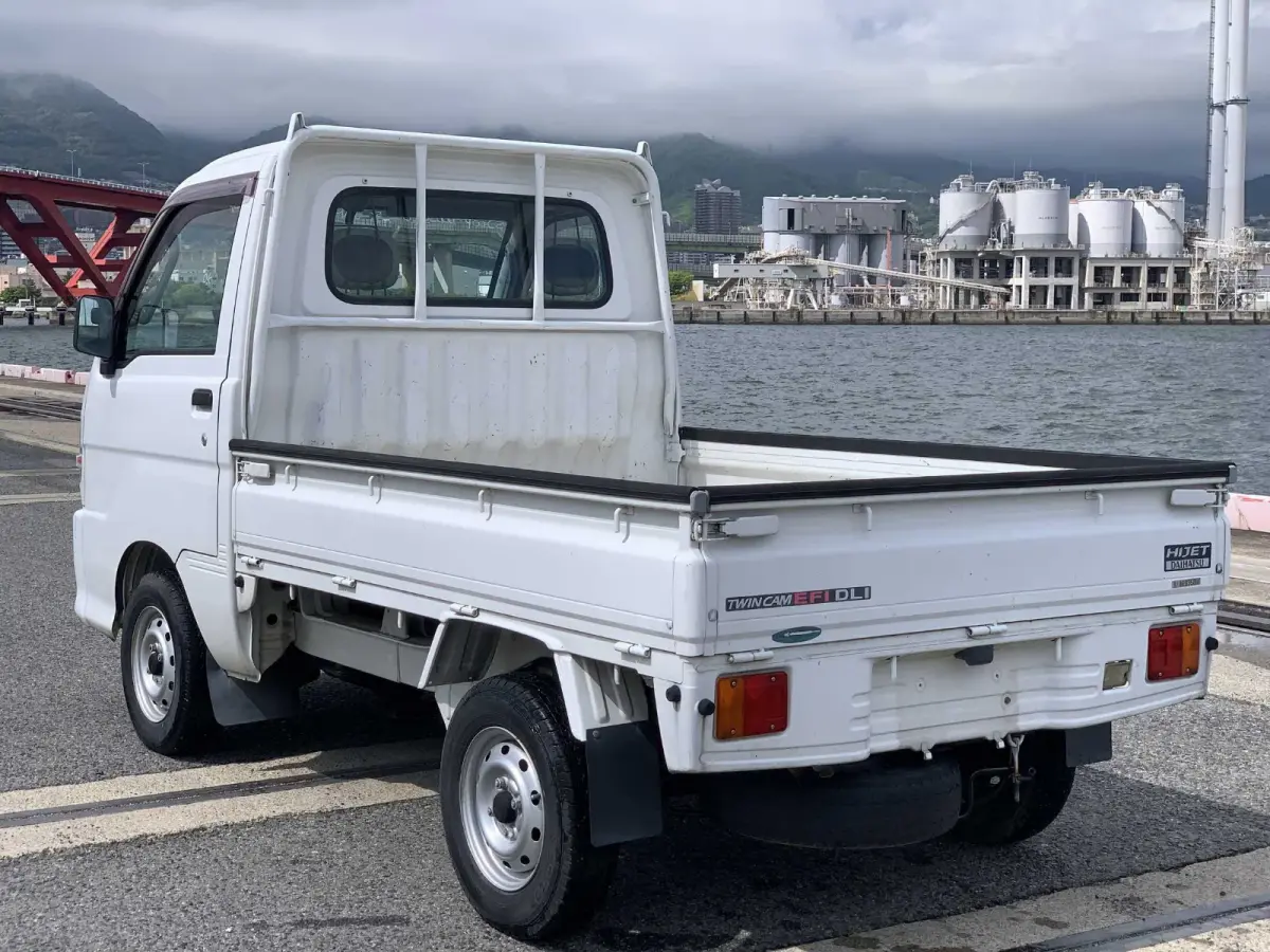 1999 Daihatsu Hijet, 2WD and AC, a Kei Truck, for sale at Sunshine Imports in Austin, TX (photo 3 of 11)