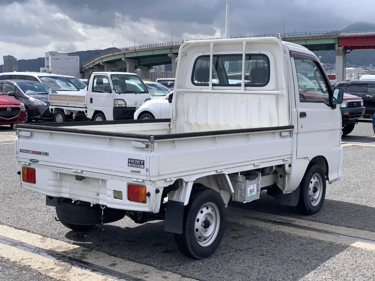 1999 Daihatsu Hijet, 2WD and AC, a Kei Truck, for sale at Sunshine Imports in Austin, TX (photo 4 of 11)