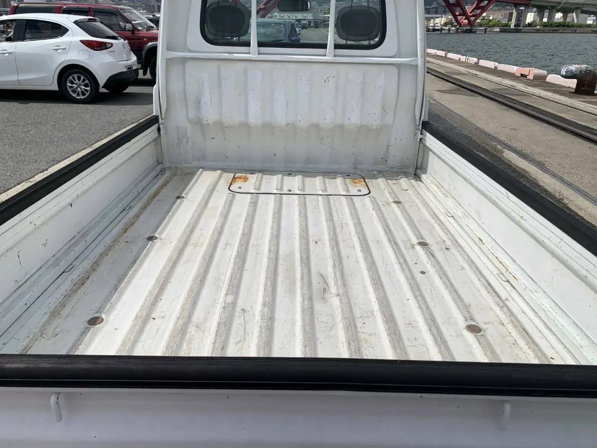1999 Daihatsu Hijet, 2WD and AC, a Kei Truck, for sale at Sunshine Imports in Austin, TX (photo 5 of 11)
