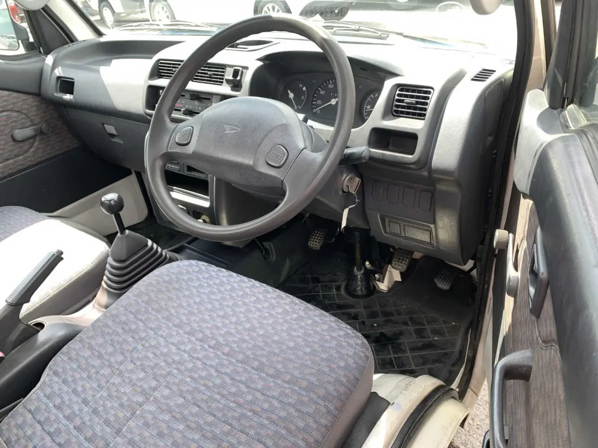 1999 Daihatsu Hijet, 2WD and AC, a Kei Truck, for sale at Sunshine Imports in Austin, TX (photo 7 of 11)