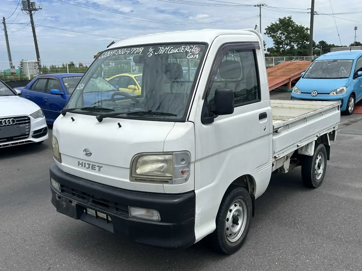 1999 Daihatsu Hijet, 2WD and AC, a Kei Truck, for sale at Sunshine Imports in Austin, TX (photo 2 of 8)