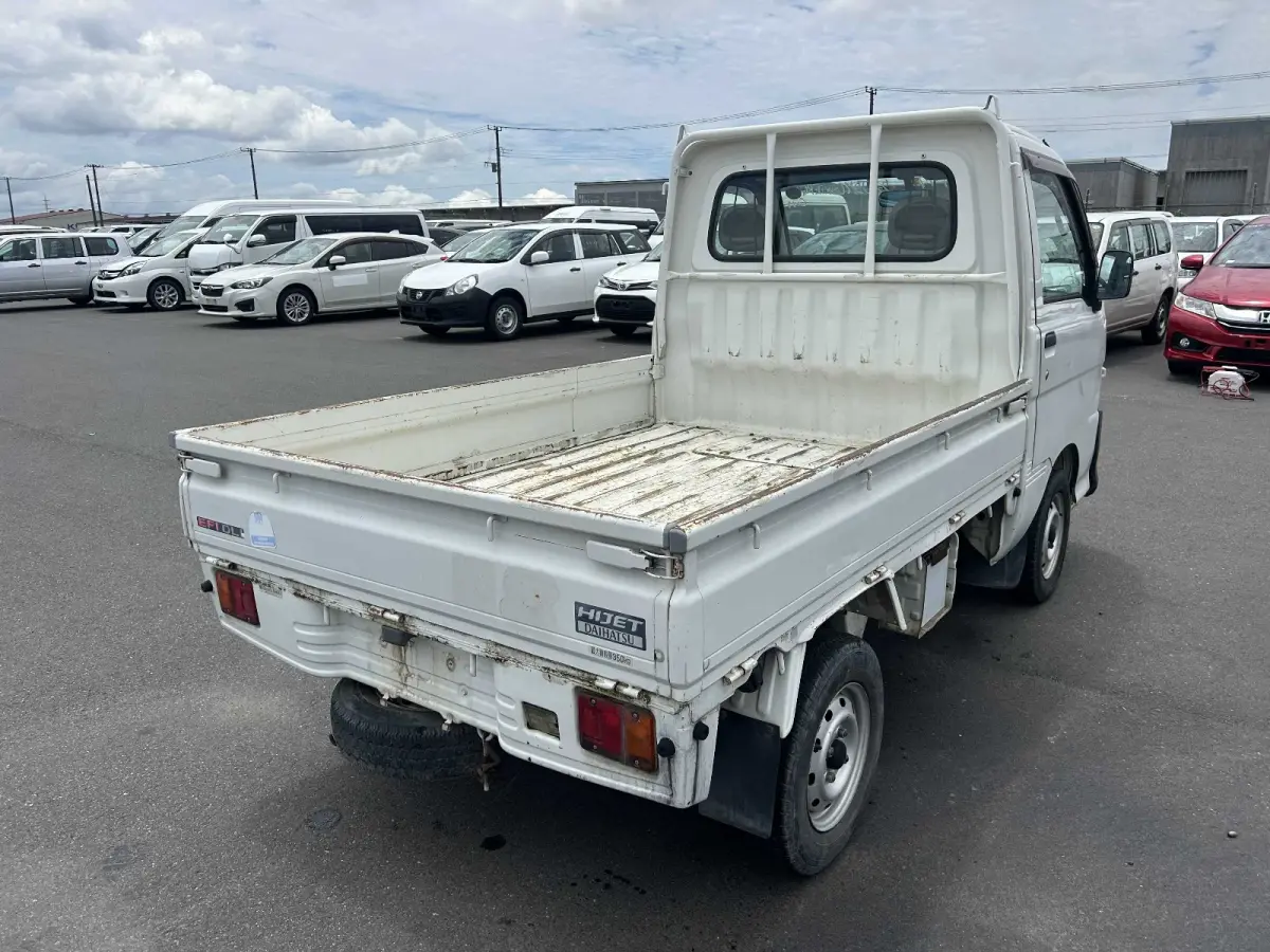 1999 Daihatsu Hijet, 2WD and AC, a Kei Truck, for sale at Sunshine Imports in Austin, TX (photo 3 of 8)