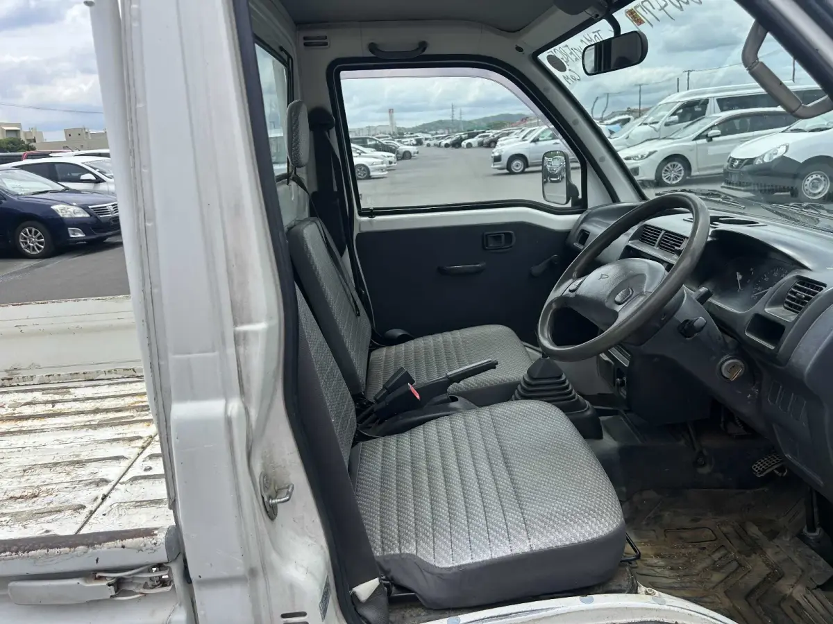 1999 Daihatsu Hijet, 2WD and AC, a Kei Truck, for sale at Sunshine Imports in Austin, TX (photo 5 of 8)