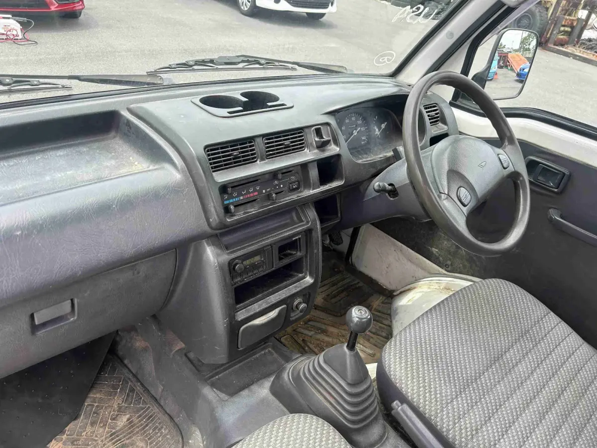 1999 Daihatsu Hijet, 2WD and AC, a Kei Truck, for sale at Sunshine Imports in Austin, TX (photo 6 of 8)