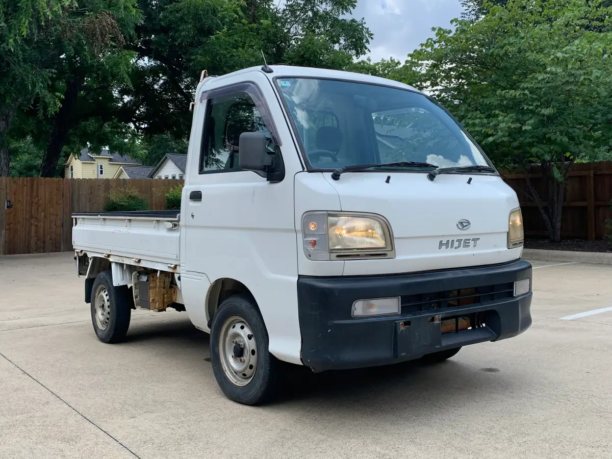 1999 Daihatsu Hijet, 4WD + AC, a Kei Truck, for sale at Sunshine Imports in Austin, TX (photo 1 of 11)