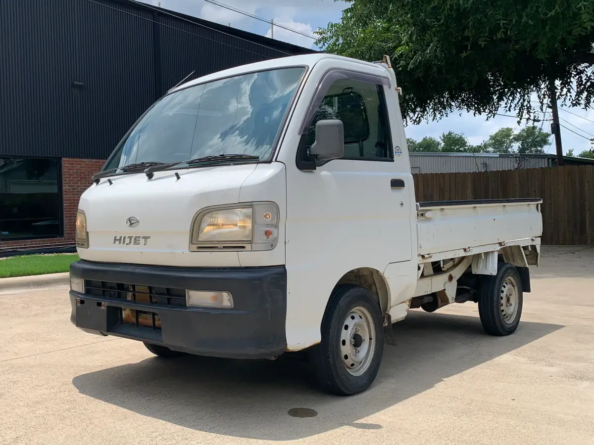1999 Daihatsu Hijet, 4WD + AC, a Kei Truck, for sale at Sunshine Imports in Austin, TX (photo 2 of 11)