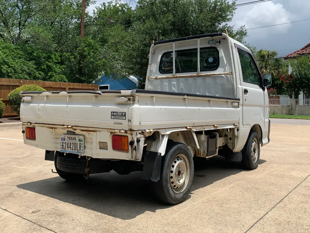 1999 Daihatsu Hijet, 4WD + AC, a Kei Truck, for sale at Sunshine Imports in Austin, TX (photo 3 of 11)