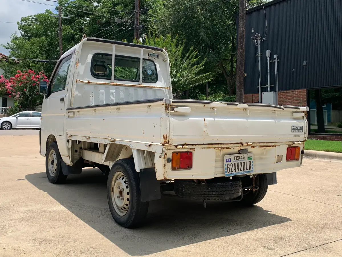 1999 Daihatsu Hijet, 4WD + AC, a Kei Truck, for sale at Sunshine Imports in Austin, TX (photo 4 of 11)