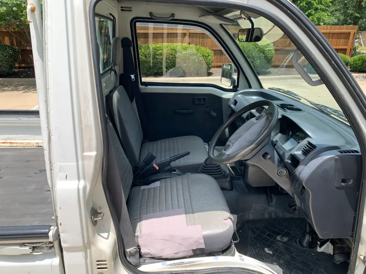 1999 Daihatsu Hijet, 4WD + AC, a Kei Truck, for sale at Sunshine Imports in Austin, TX (photo 6 of 11)