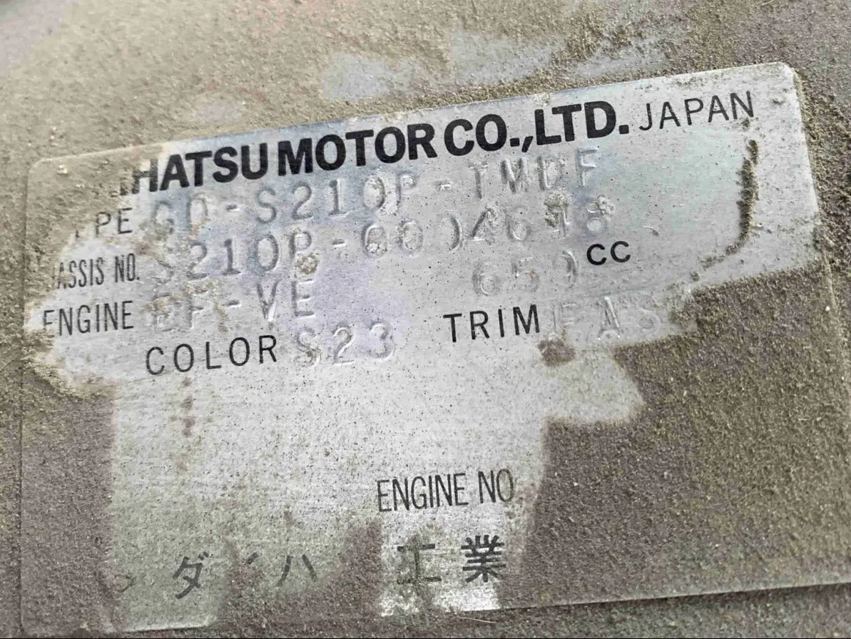1999 Daihatsu Hijet, 4WD + AC, a Kei Truck, for sale at Sunshine Imports in Austin, TX (photo 10 of 12)